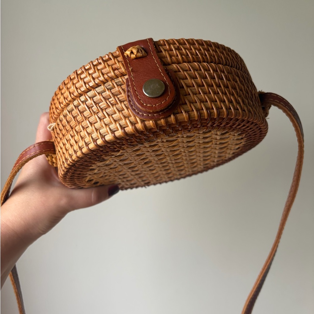 Round Rattan Cane Purse - Picture 2 of 7